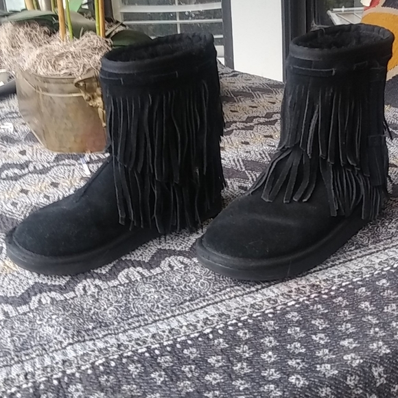 GIFTED Koolaburra by Ugg Black Cable Fringe Boots Uggs - Picture 6 of 15